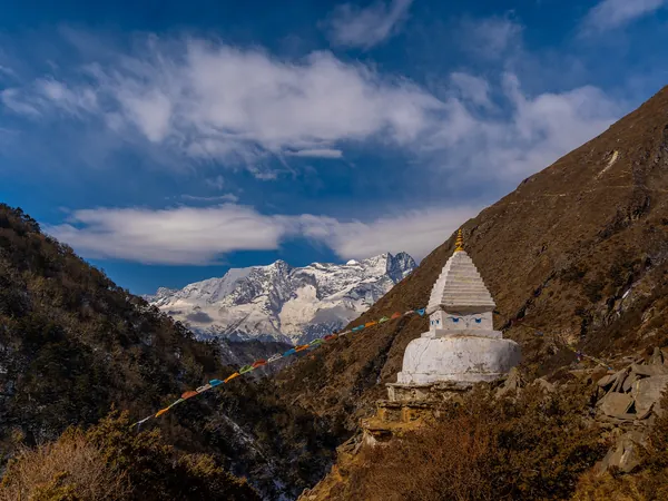 Stupa on the way to Base Camp