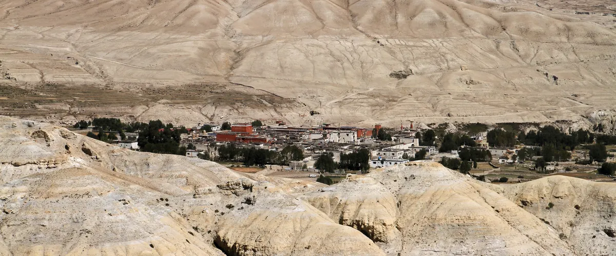 The trail from Tsarang to Lo Manthang